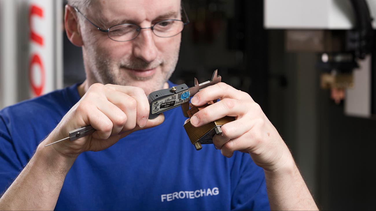 Bei Ferotech AG wir optisch und mit Taster auf Maschinen gemessen